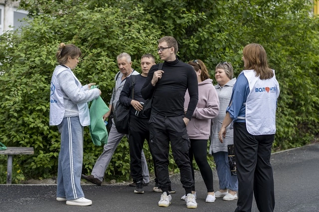 В День охраны окружающей среды на  ВИЗ-Стали прошла волонтёрская экоакция