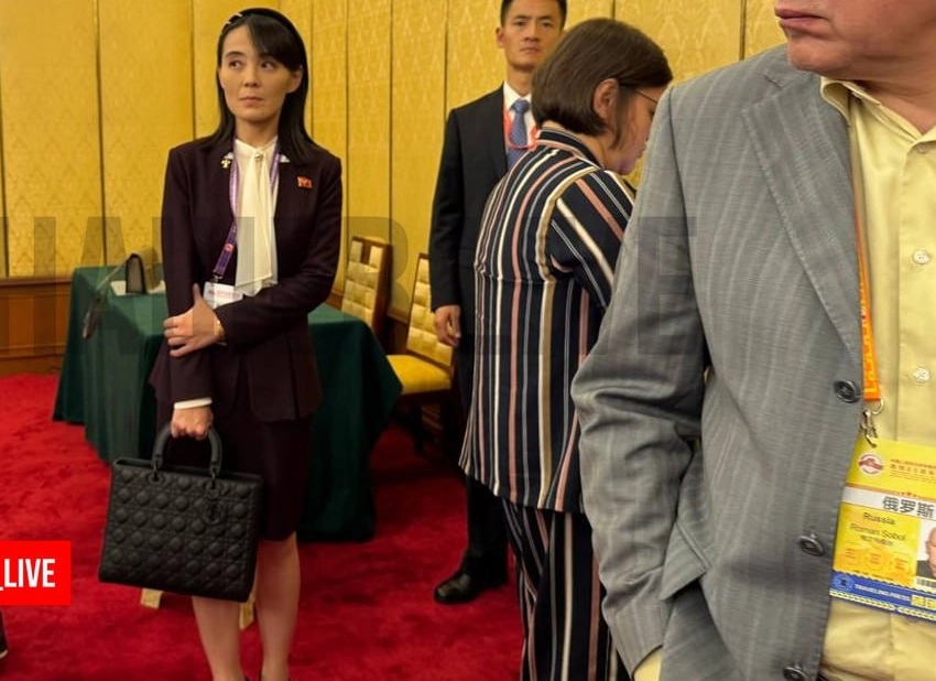 Ким Ё Чжон на преговорах в Китае в 2025 году.