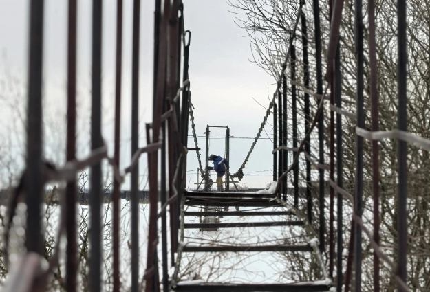 Доски постепенно сняли.