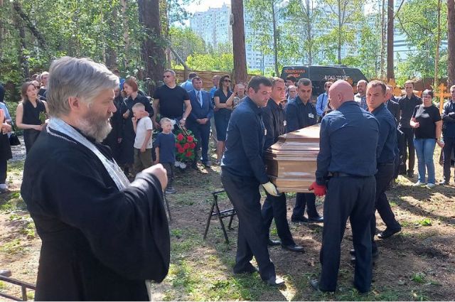Военкора Ростислава Журавлёва похоронили на Широкореченском кладбище