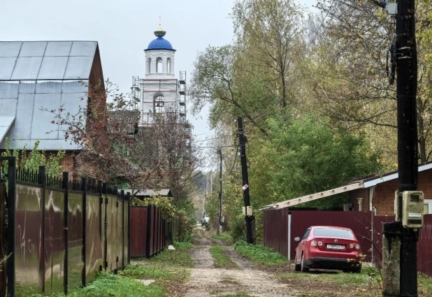 Село действительно выглядит уютным и опрятным.