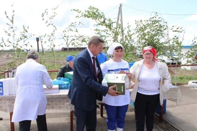 Вручение награды.