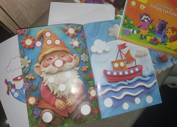 Раскраски с заплатками для пластилина.