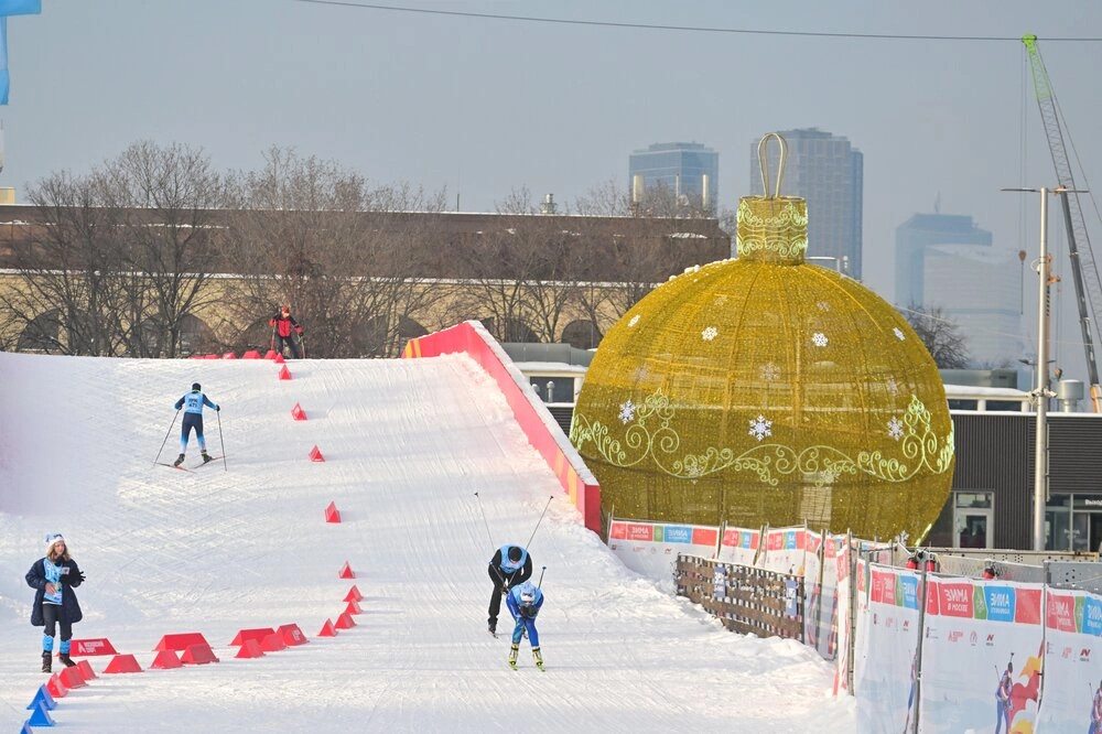 Зимний день Московского спорта, лыжники, лыжи