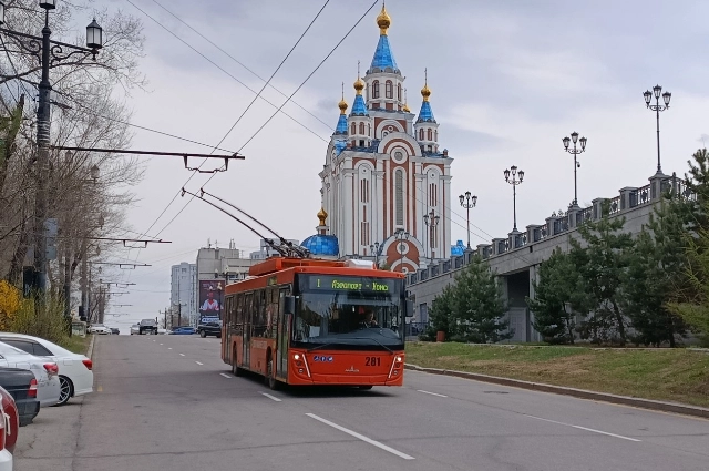 Хабаровск, улица Тургенева, троллейбус, весна