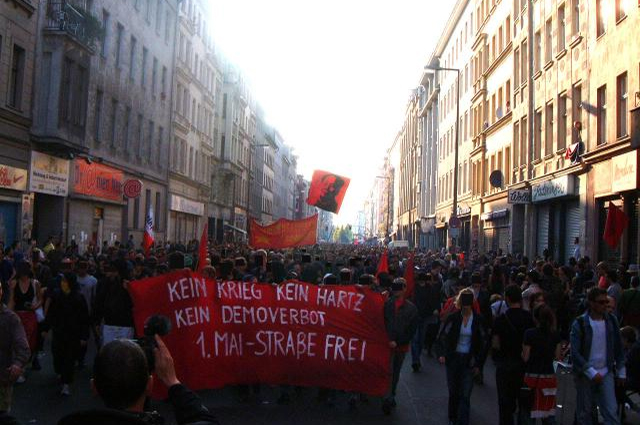 Первомайская демонстрация в Берлине в 2005 году.
