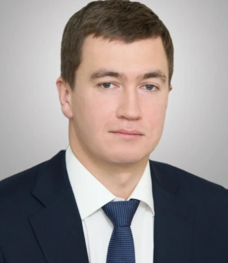 Эльдару Белоусову 37 лет, он женат и воспитывает дочь.