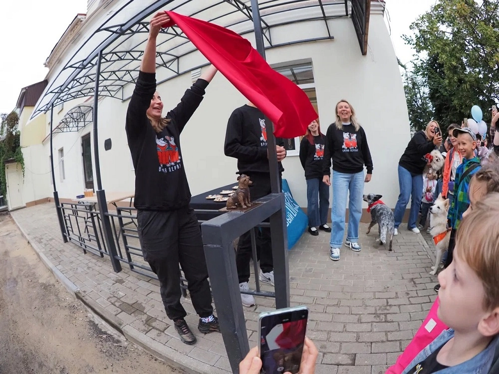 Открытие памятника собакам-космонавтам.