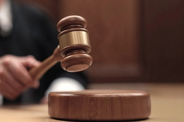 На заседание пришли родственники подсудимой.