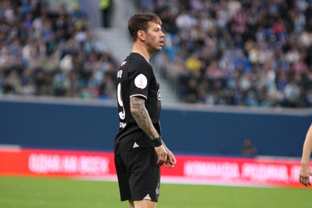 На футбольном поле Смолов был гораздо сдержаннее.