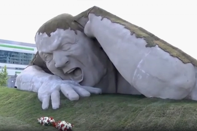 «Прорыв» простоял на Волжской набережной почти девять лет. Но в октябре 2024 года скульптуру демонтировали. 