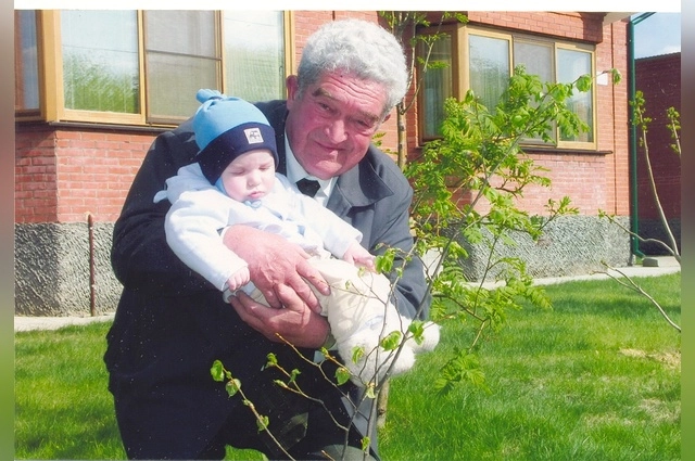 Александр Зелепухин - липа в честь внука, май 2008 года.