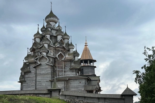 У Преображенской церкви 22 купола.