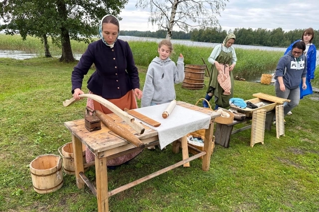 На Кижи можно увидеть быт местного населения, который царил на острове много лет назад.