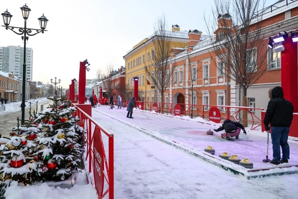 Керлинг-площадка «Рождественский керлинг» на ул. Школьная в рамках проекта «Зима в Москве».