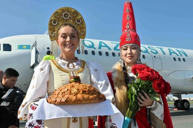 Каравай и розы.