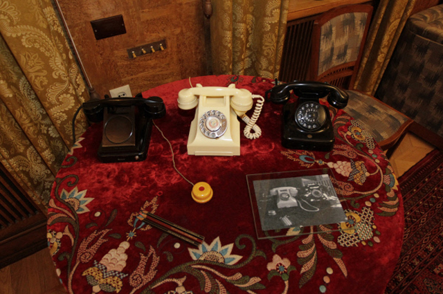 Телефонные аппараты, которыми пользовался Иосиф Сталин на ближней даче в Кунцево в Москве.