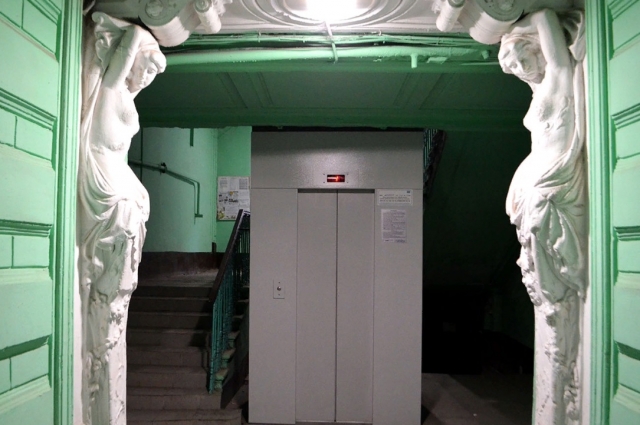 Даже современный лифт не может испортить впечатление от парадной на улице Чайковского.