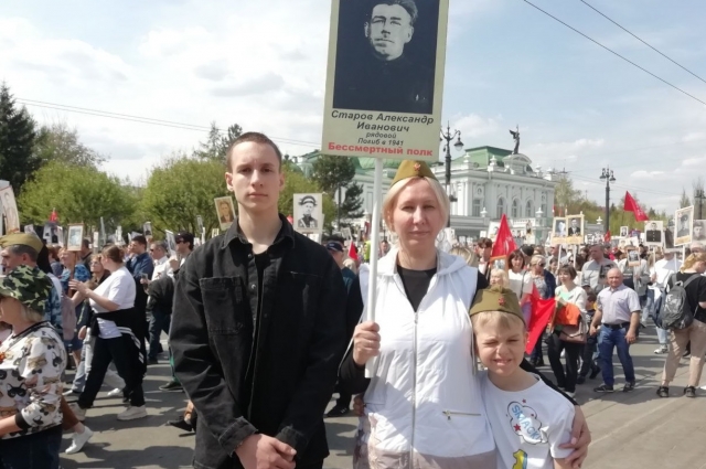 Депутат Омского горсовета Инна Гомолко с семьёй.