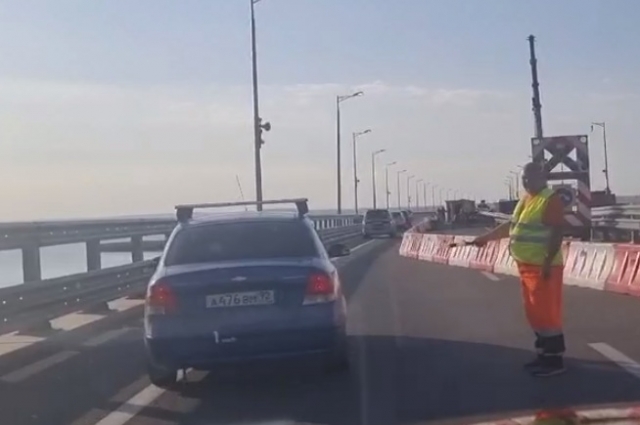 На Крымском мосту открылось реверсивное движение. 