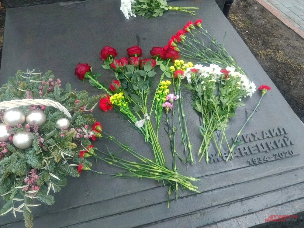 Могила Михаила Жванецкого.