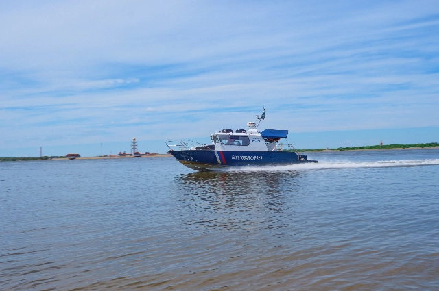 Пограничный катер на Амуре