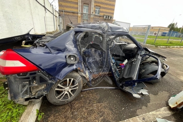 21-летний водитель находился за рулем автомобиля Toyota RAV-4, принадлежащего его сестре.