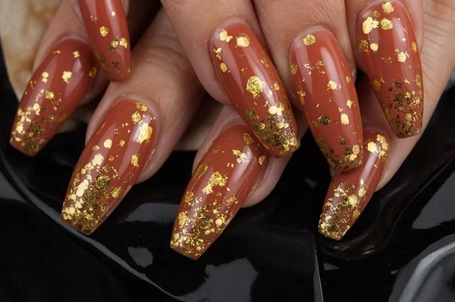 Терракотовый маникюр.