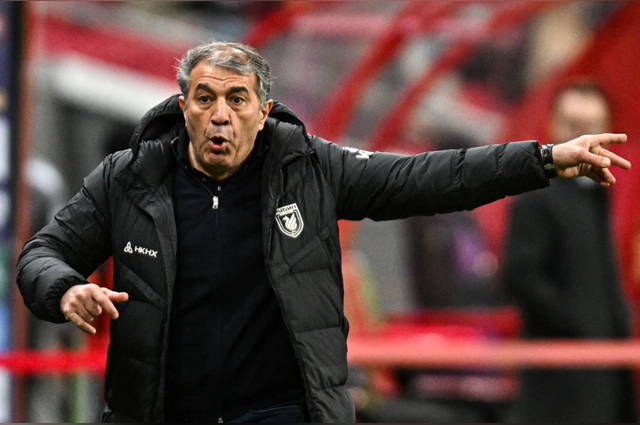 Руководство клуба было недовольно работой тренера.