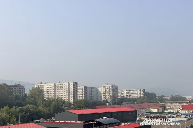 Такой вид из окна квартиры на Пашенном.