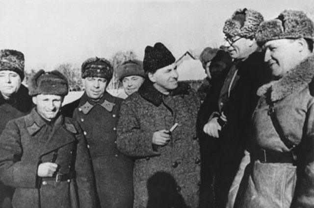 Награждение генерала Власова в 1942 году.