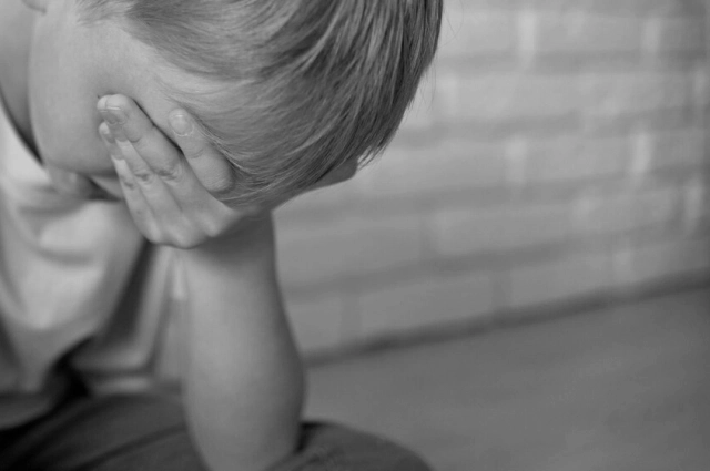 Ребенка довели до слез.