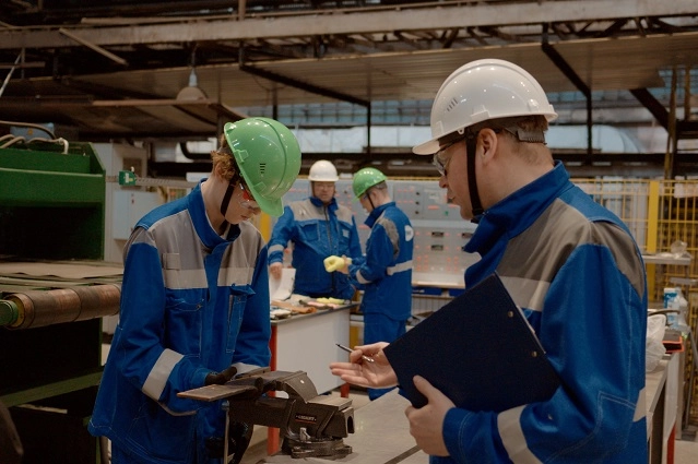 ВИЗ-Сталь провела оценку квалификации для выпускников профильного колледжа