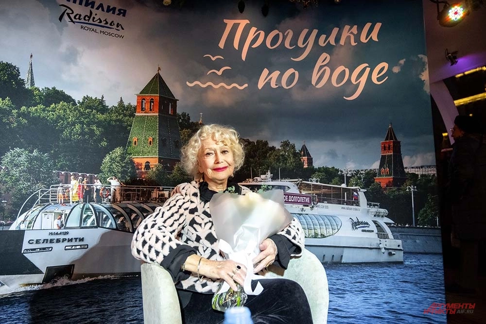 Светлана Немоляева.