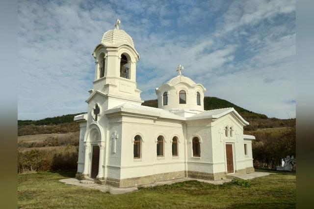 Восстановленный храм в селе Лаки.
