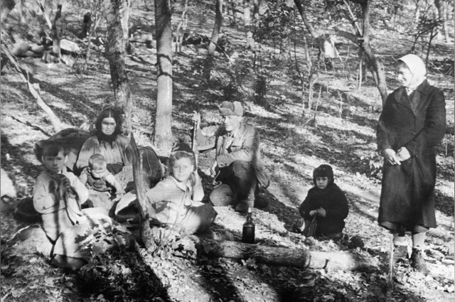 В лес уходили целыми семьями, в партизанских лагерях оказалось немало женщин и детей.