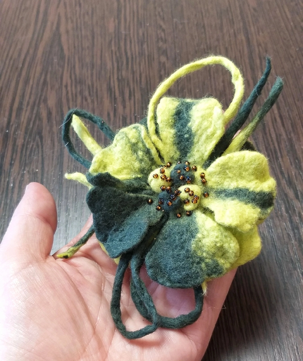 Броши, сделанные Мариной, разлетаются как горячие пирожки