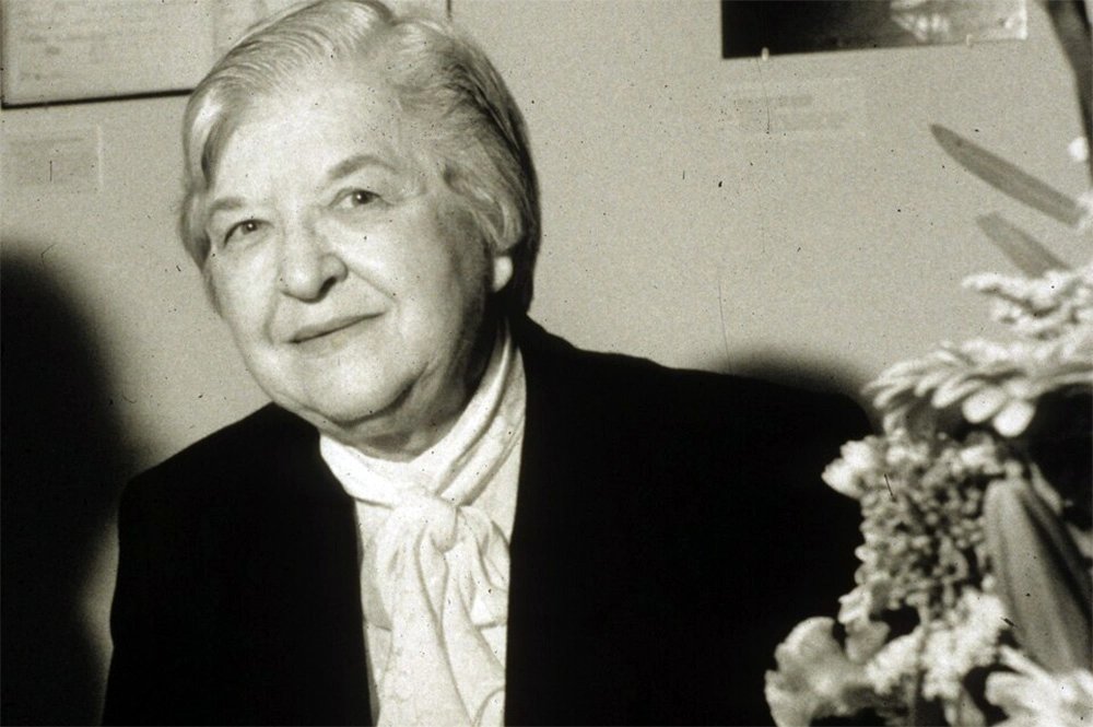 Стефани Кволек.