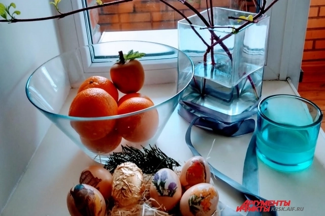 Не рекомендуется на яйца наклеивать, например, термоэтикетки с иконами.