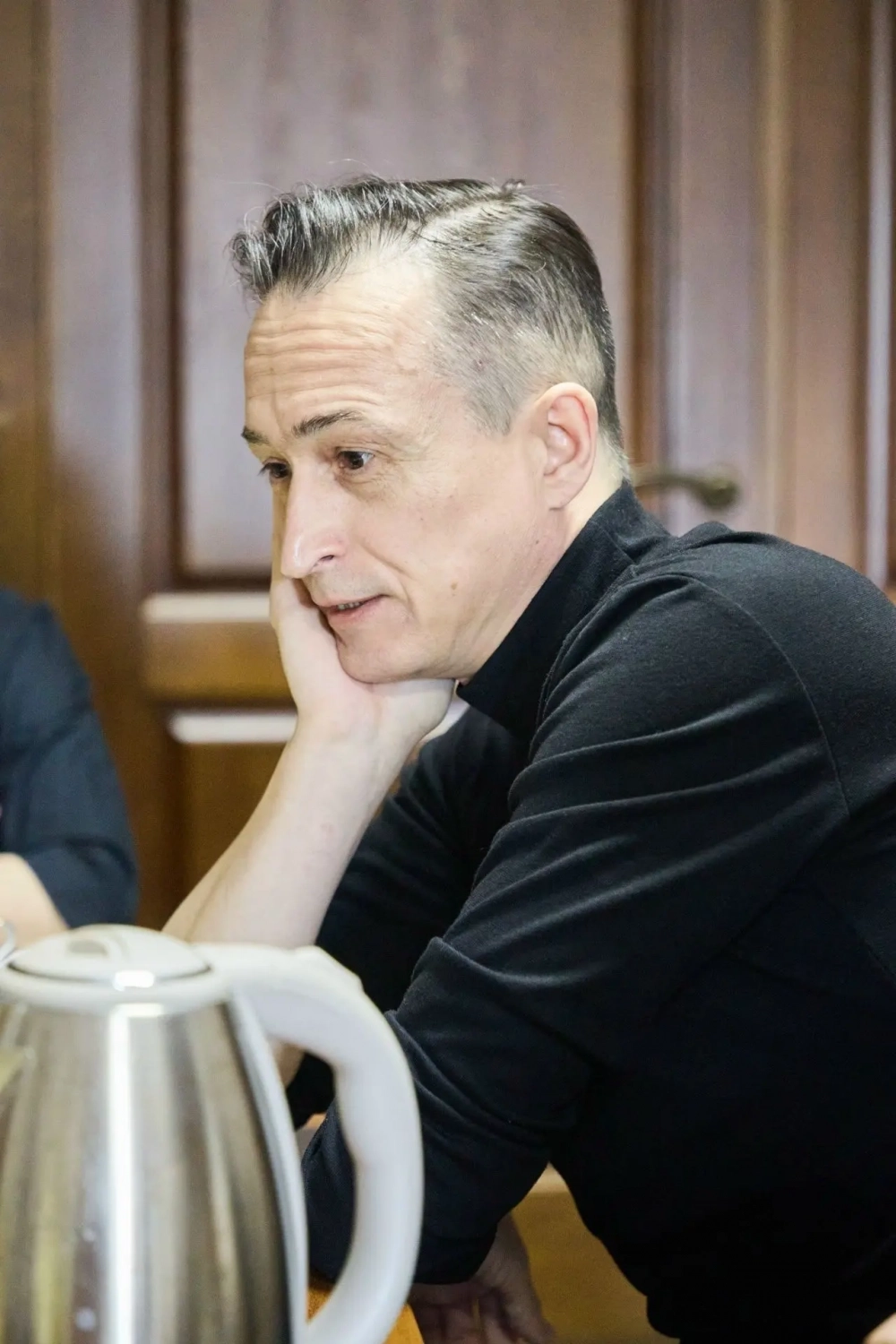 Актёр Виталмй Романов.