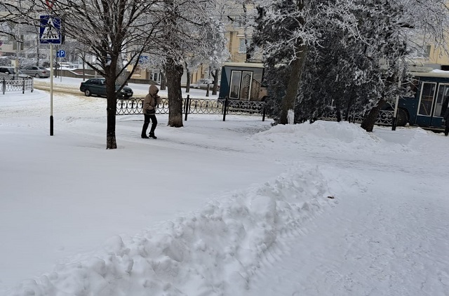 Улицы завалены снегом 