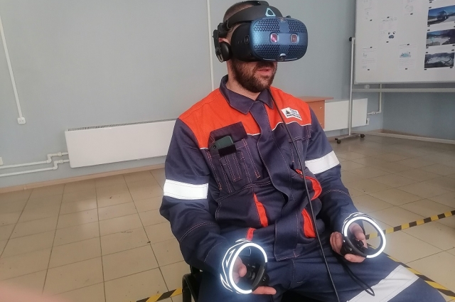VR-очки предназанчены для отработки алгоритма действий при выполнении задач водителями самосвалов и стропальщиками. 