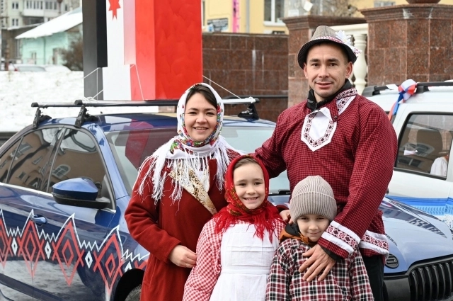 С детьми мы говорим и по-русски, и по-удмуртски. 