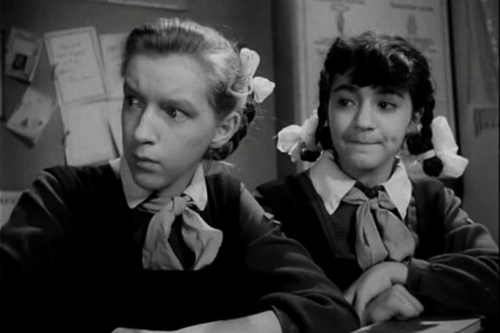 Татьяна Ухарова (справа). Кадр из фильма «Друг мой, Колька!..» (1961)