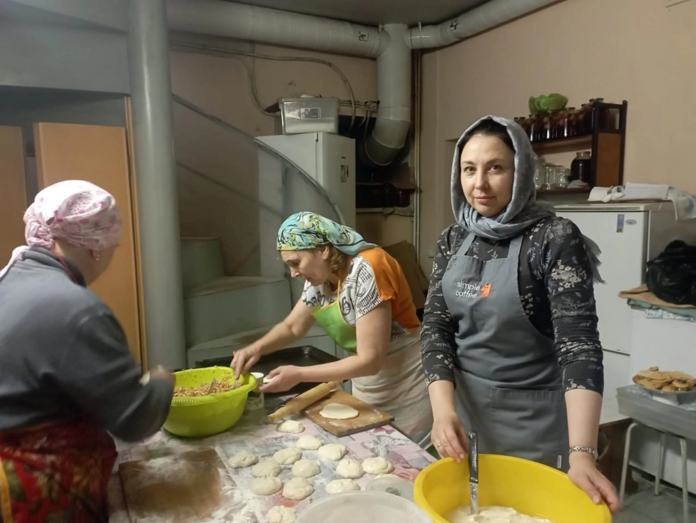 В госпиталь волонтёры никогда не ходят с пустыми руками.