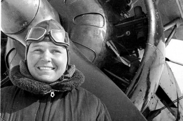  В честь лётчицы Полины Осипенко назвали совхоз, а потом ее имя было присвоено селу.