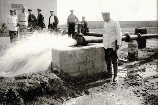 Водяная скважина в еврейском совхозе Крыма. 