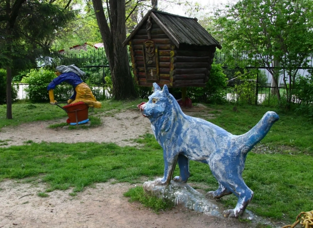 Кот ученый был черным, серым, а иногда даже синим. Начало 2000-х гг. 