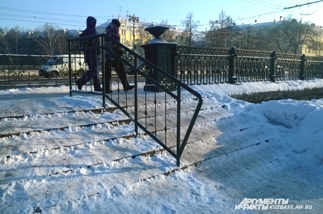 Лестницы Новокузнецка вызывают недоумение у россиян.