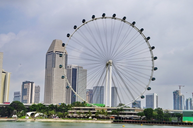 Сингапурское колесо обозрения.